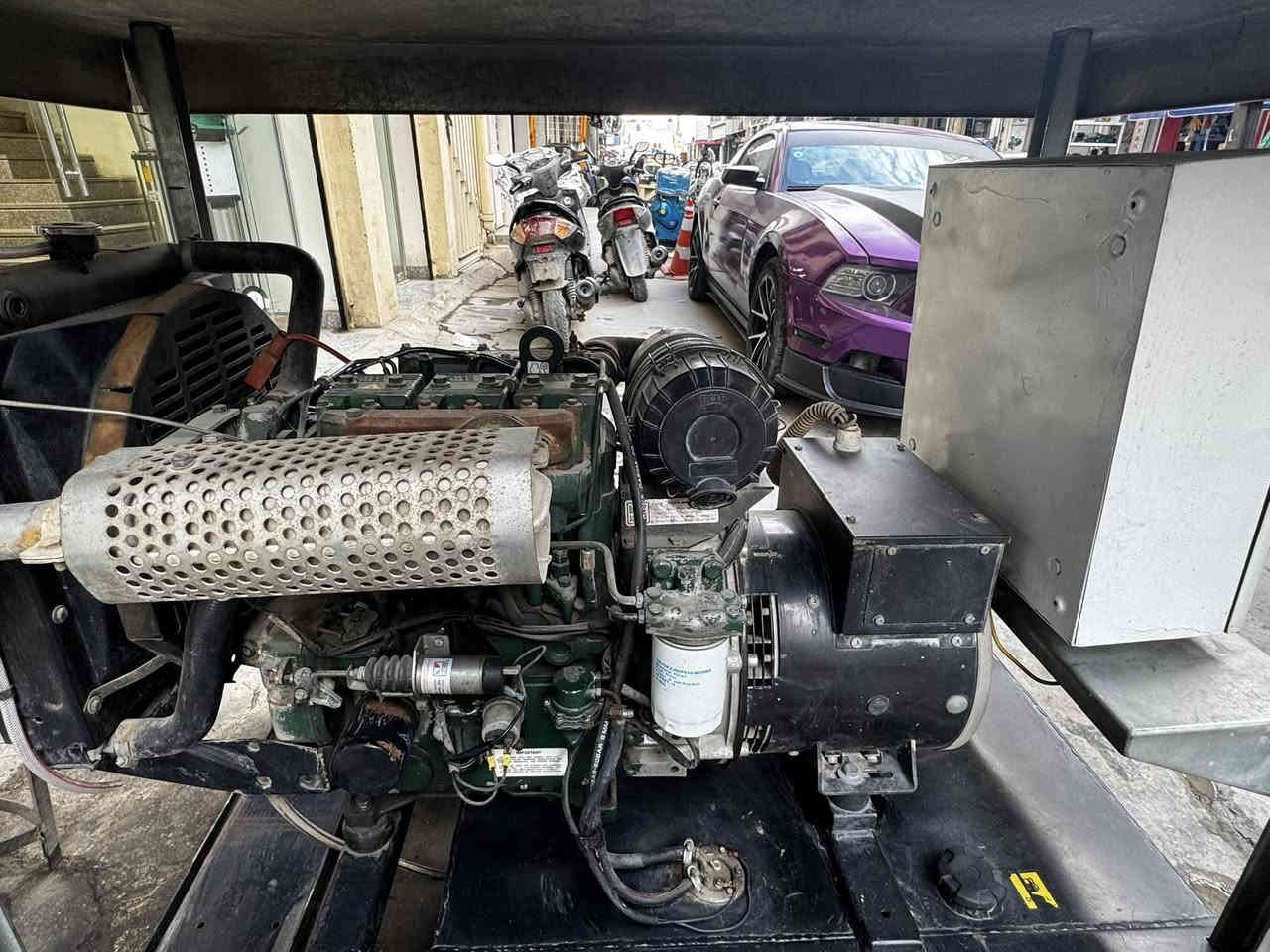 مولدة لستر بتر 14 كيفي سيت بلادي المواصفات :- 

✅ محرك لستر انكليزي 3 سلندر . 
✅ توليد 14 كيفي لوري سومر فرنسي .
✅ التوليد قابل لتخريج كهرباء سنكل فيز او ثري فيز حسب الحاجة . 
✅ سرعة المولد 1500 دورة .
✅ نظام التبريد ماء .
✅ المحرك و التوليد على وضع الشركة بلادي . 
✅ ضمان الفحص لمدة 5 ايام . 

حياكم الله متابعين معرض الصفار 

شعارنا (( الجودة و المتانة في التصنيع … اسعار تنافسية ))

📍العنوان :- بغداد /ساحة الوثبة /شارع سيد سلطان 
علي 

للطلب والأستفسار مراسلة الصفحة او الاتصال على الرقم ☎️ ***********
