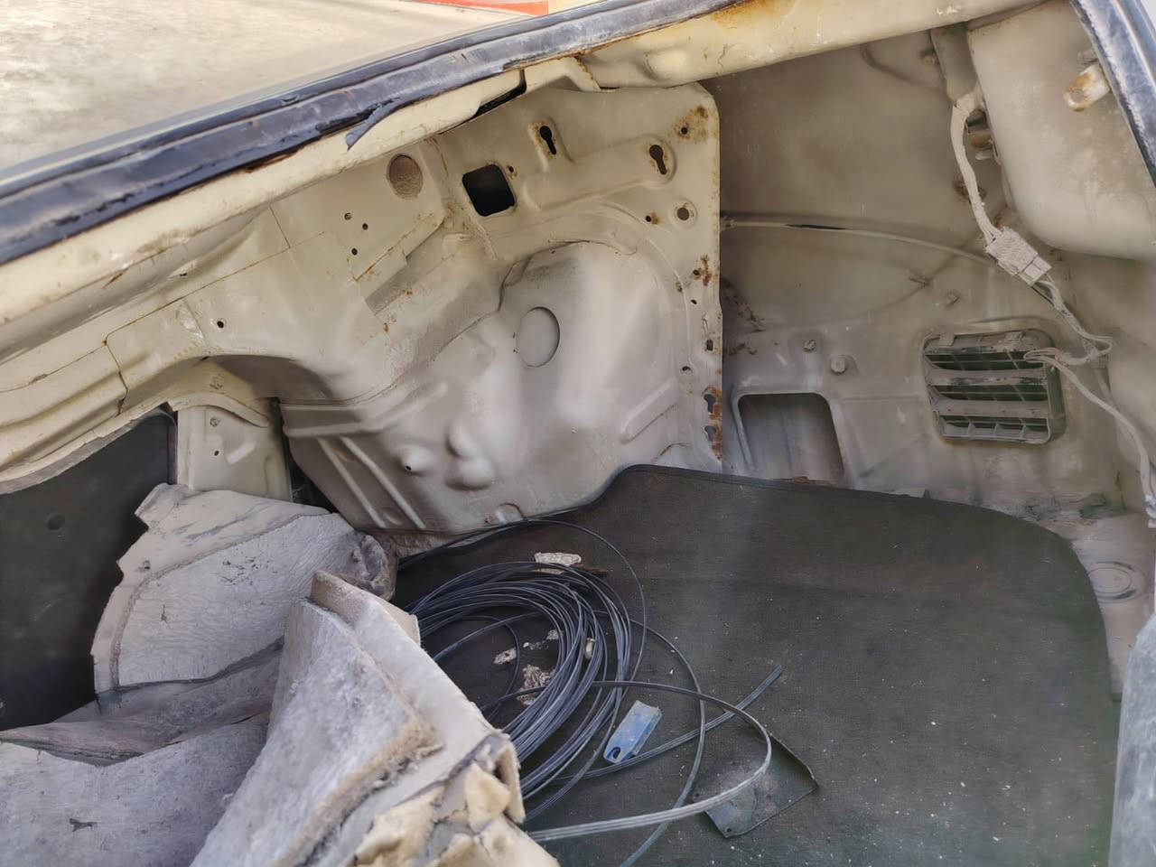 ابيكا 2007 للبيع ابيع كوم حديد ما اوكفلك غير سرقه راعيه مسافر مايحول سعره 12 قفل ***********
