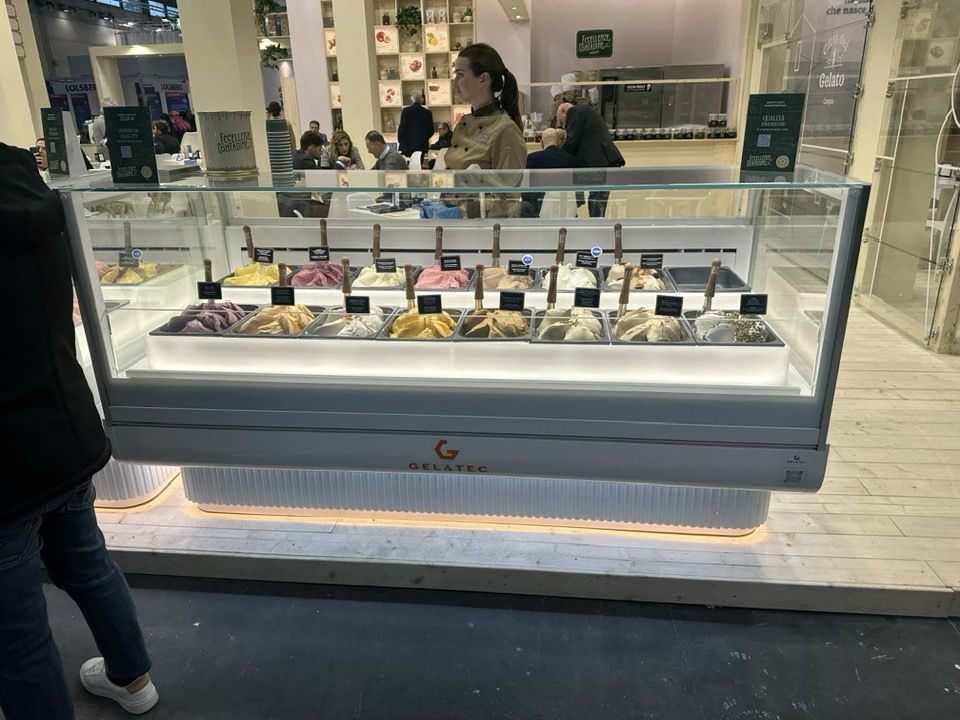 اليوم الورد والياسمين و الخير 🇮🇶 
وصل وجبة جديد قريبا عاريضات ايسكريم 
 من شركة -  Gelatec 
الوكيل رسمي الشركة   (Gelatec)  من العراق🇮🇶🇮🇹
موديل ٢٠٢٦ 
موديل حديث 3دي شاشه  
مع كل مواد احتياط متوفر 
٣ بانكات 
كومبريسر دورين ايطالي
درجة أولى ⭐ 
نرحب بكم بمدينة السليمانية
التفاصيل
*********** 
WhatsApp: 00393899265052
