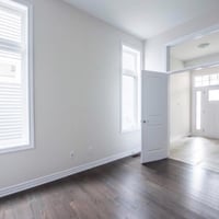 الكرادة • شقة فاخرة • ٣ غرف