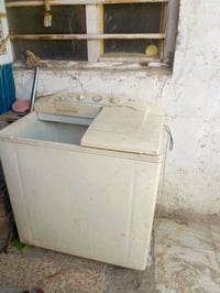 غسالخ باب اول ممصلح غسل وتنشيف يشتغل تغسل بطانيات خفيف ووسط تشتغل علسح...