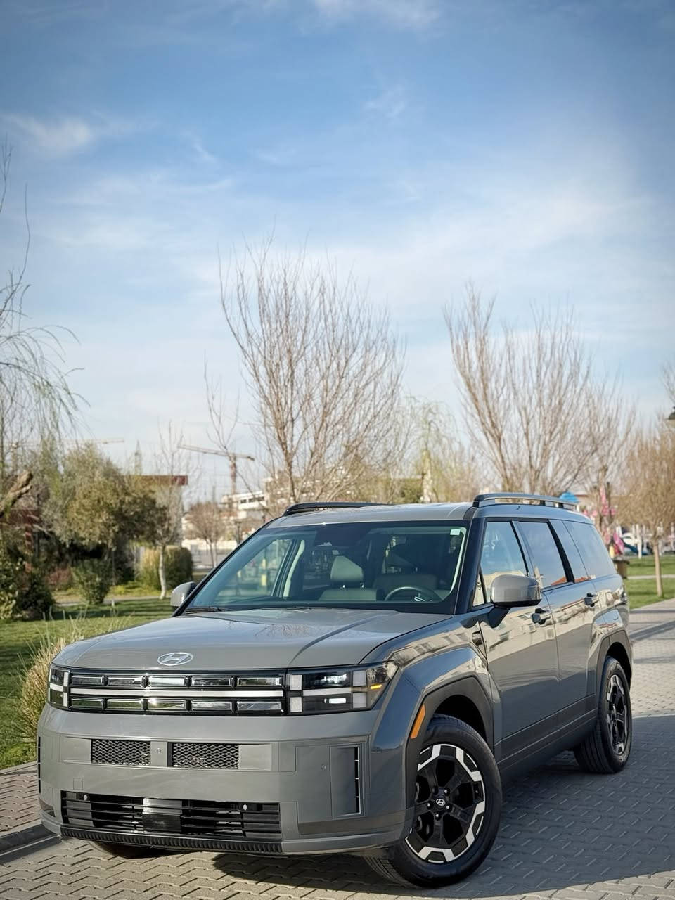 سلام عليكم 
HYUNDAI SANTAFE SEL 

هونداي سنتافي 2025 شكل جديد 
موديل 2025
لون مميز سمنتي
ماشيه 6 الف فقط 
ضرر جملغ امامي يمين مبدل بيلادي نفس لون
جملغ خلفي صبغ فقط بدون دواخل
ايرباك ستيرن و برده فقط راجع سيستم بيلادي

مواصفات SEL
محرك 4 سلندر 2.5L تيربو
كاميرا 
حساسات امامي وخلفي 
رادار امامي خلفي جانبي 360
لايتات ليد و زينون
فور ويل 4x4
جنطة شفت كهربائي
شاحن هاتف
بصمه 
ابواب بصمه
تشغيل عن بعد 
شحن واير ليس
شاشه الكترون
بريك بصمه
كشنات 3 معقد 
‎7 راكب
كشن جلد 
كشن كهربائي 
كشن تدفئة تبريد 
كشن هيتر ، ستيرن هيتر 
سقف سياره شاموا
سستم صوت بوس 10 سماعات 
صندق كهرباي ذكي يفتح عند الاقتراب 
تبريد مركزي
تبريد قطعتين 
 سياره رقم كاتي يترقم شمالي فقط سليماني اربيل دهوك
📍مكان سياره سليماني
📞***********
