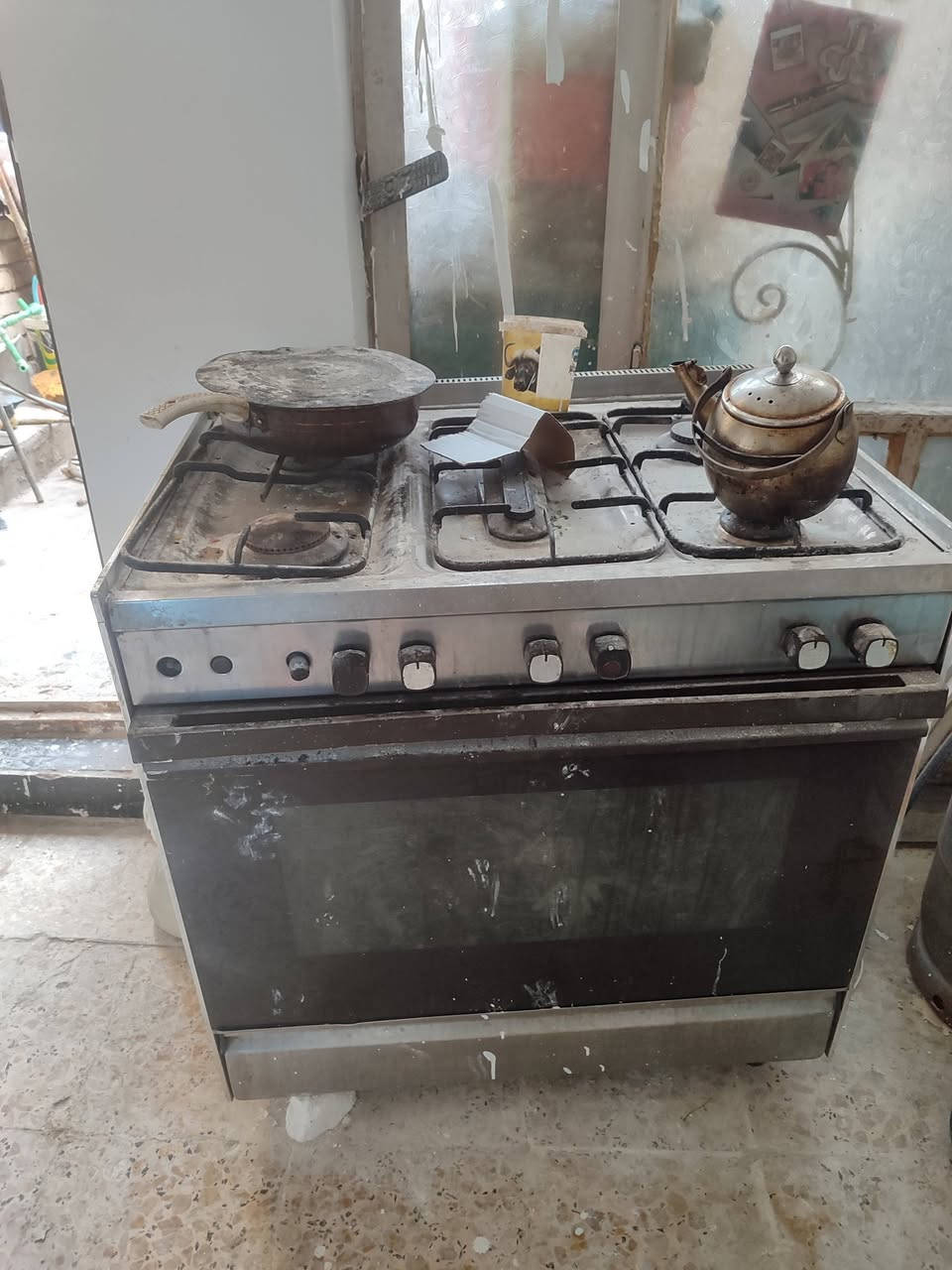 السلام عليكم عندي غراض مستعمله للبيع 
طباخ شغال كلشي مابي والفرن مالته يشتغل ع الفحص بس ينراد غسل وتنضيف سعره ٧٥ الف 
كاونتر تعليك المنيوم سعره ٥٠ الف
مبرده شغاله ع الفحص كامله سعرها ٥٠ الف
قاعده غربيه عدد ٢ السعر ٥٠ الف 
مكاني بغداد العبيدي 
***********
