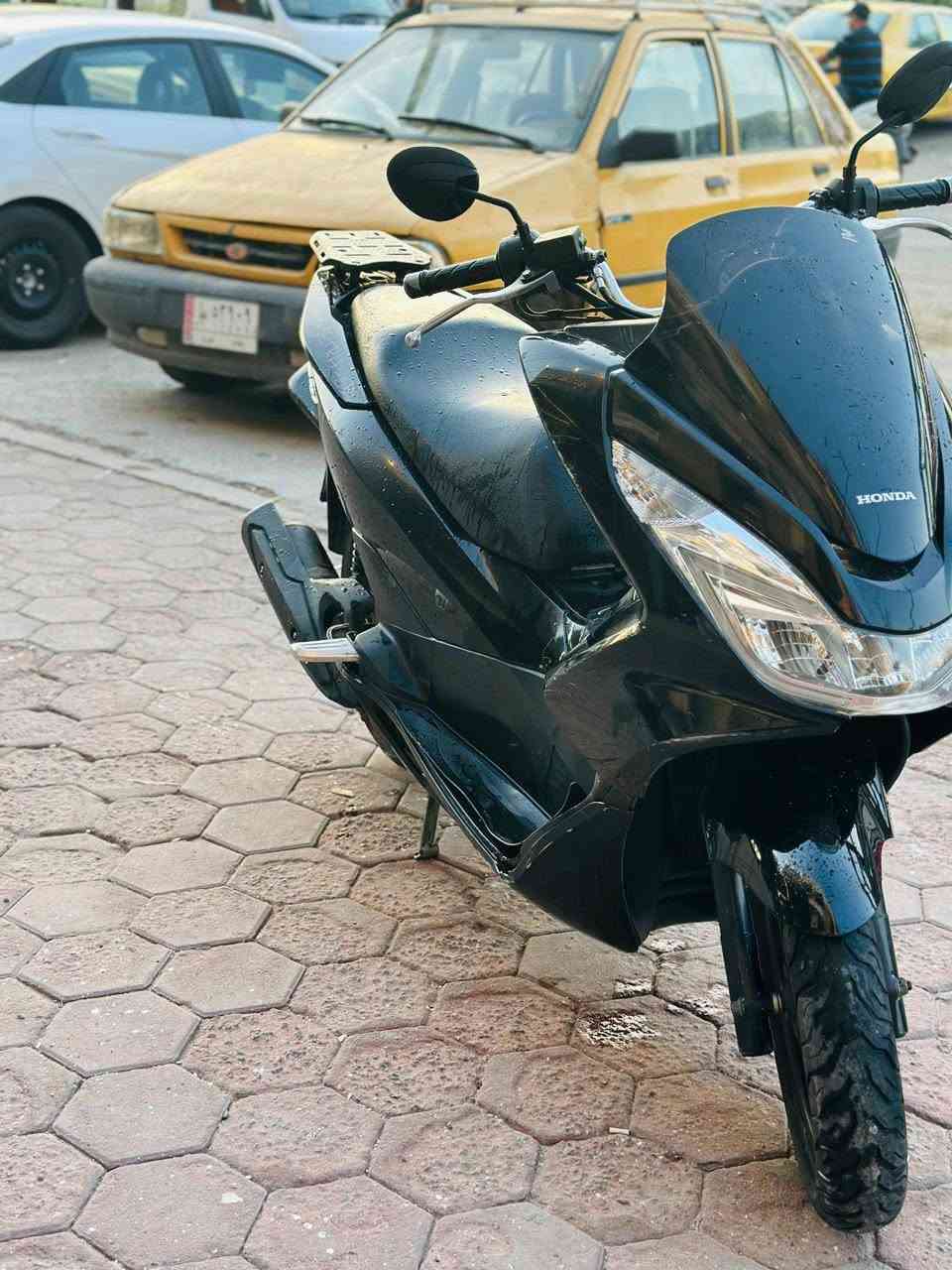 pcx للبيع نضيفه دراجه جيل ثانيه مكينه ناعمه تخبل بلاديه *********** شلعه معدل مابيهة اي نقص كلهة شغاله
