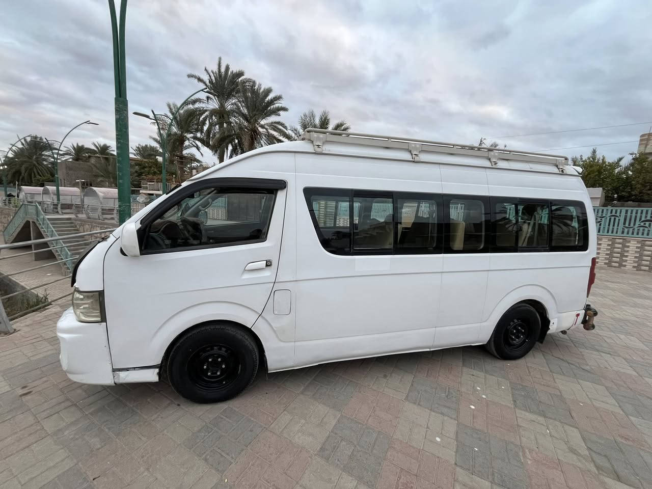 السلام عليكم
جنبي H2 عالي مكفول ماعدا الهلالات 
سيارة جهازه من كلشي گير محرك اكسل مكفول
منضومة غاز رقم بغداد انگليزي سنوية جديدة 
السعر خاص
***********
