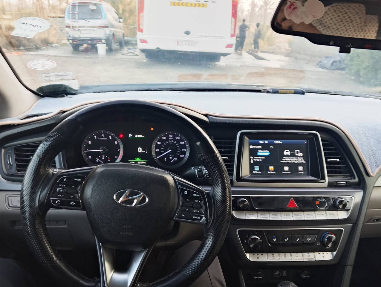 سلام عليكم سياره سوناته هونداي وراد امريكي فول سياره بصمه حداده طوبه تخم تاير مابيه نقص جاهزه سياره 
بيه حلوب قليل بالقماره مامبين السعر 135وبيه مجال***********
