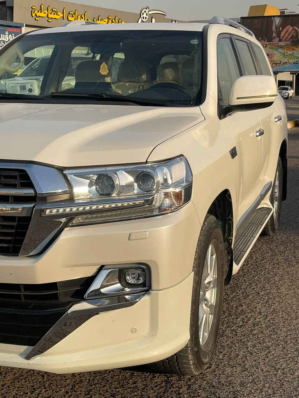 لاندكروز 21 جيهان ماشيه 57 سيارة جديده وضع شركة فتحة بصمة كشن كهرباء حساس امامي خلفي دبل ماوس فور ويل  لد ثلاجة  زراك لايت 3 قطع تبريد 7 راكب بعد هواي مواصفات  محرك 6 سلندر للبيع او المراوس بجيب اوفر لاند موديل 24 للاستفسار  ***********
