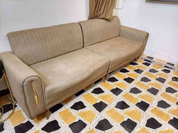 للبيع مستعجل ديوان 11مقعدبحالة جيدة الاتصال ***********
