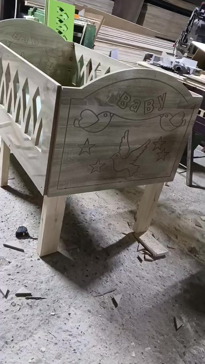 سلام عليكم يتوفر لدينا سرير اطفال الحجم الكبير خشب درجه اولى والسعر خيالي للاستفسار  الاتصال على الرقم التالي ***********
