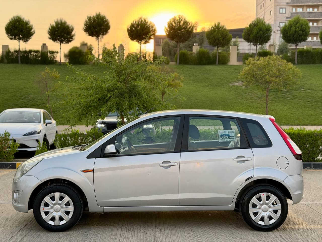 Ford Figo  2015  Niva

خليجي شه ريكه ى نيفا

دوو جام كاره با
گير ئوتوماتيك
١١٥ هه زار كم روشتوه

گيرو مه كينه و ته بريد تاقم بيشى بى نوقسانيه به شه رت

سه نه وى زينگه ى تازه يه تا ٢٠٣٠ تحويل به شه رت

سه ياره كه بى بوياخه بى حاديثه يه دوو ساردى هه يه

سعر ٧٥ ورقه كه ميك مجال

*********** السليمانية, العراق
