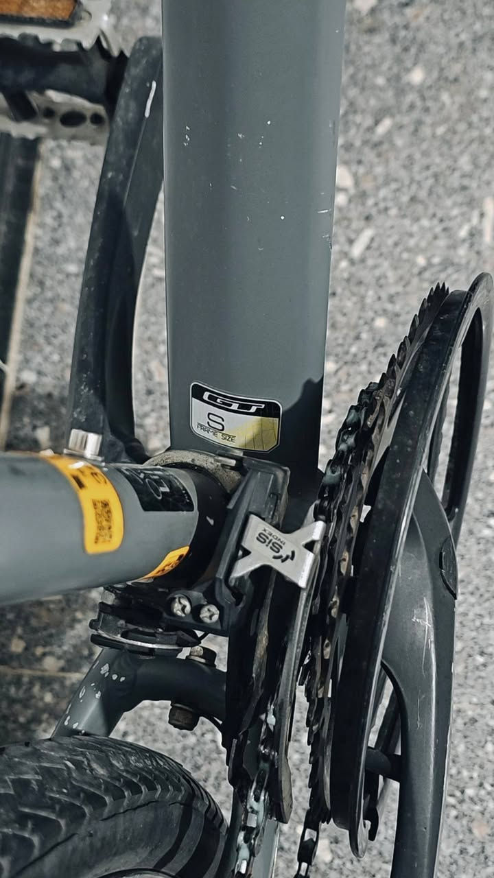 السلام عليكم
دراجة هوائية ماركة GT 🚲 
بالة حاوية غير مستعمل بلعراق💯 

حجم 28 -c700 قياس S
حجم التايرات 700x38🛞 
وايرات دفن
سرج وستيرن ورگبة GT
بريكات طوگ وترهم دسك 
المعدن المنيوم نظافة 90‎%
السستم شيمانو بالكامل 8/3 بدون اي نقص 

السعر 210 الف

الدورة 
للاستفسار الاتصال ***********
