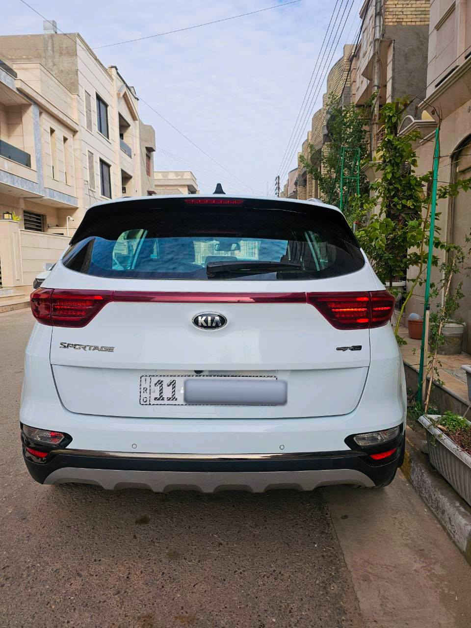 السلام عليكم للبيع
كيا سبورتاج GT موديل 2021 

لون أبيض. مقاعد جلد لون حمصي 

مواصفات 1/1 كشن كهربائي صندوق كهربائي سقف بانوراما 

السيارة ماشية 57 ألف بحالة ممتازة جداً جداً 

معروفة مواصفات الفول 

محرك 4 سلندر 2000 دوش 

ويل كب الحديث تخم تاير السيارة ما عايزها شيئ ومكملة 

السعر 228 

للتواصل ***********
                     أو 
             ***********

والحمدلله
