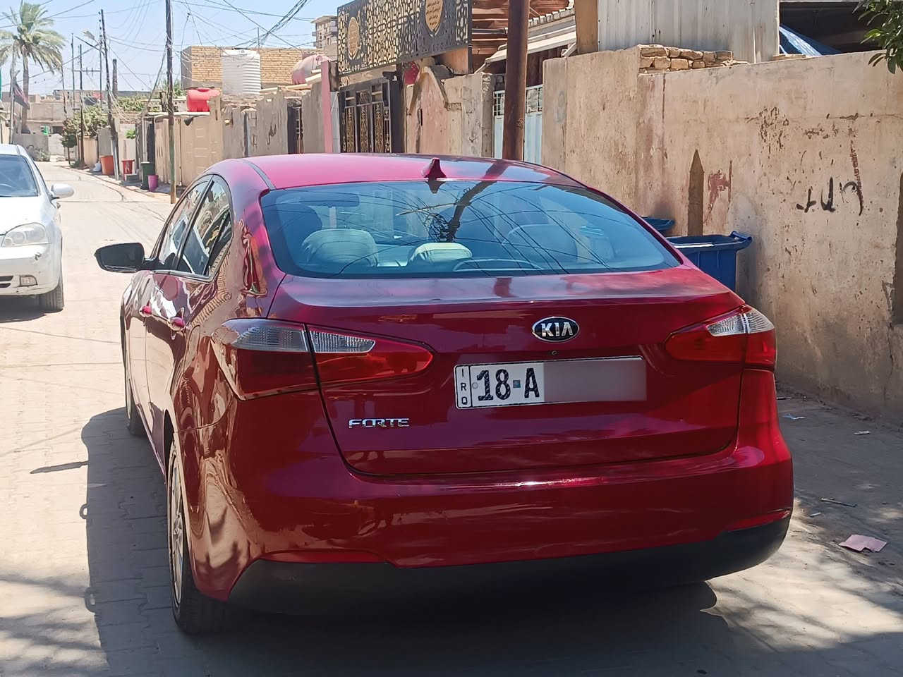 من رخصت الادمن
كيا فورتي 2016 امريكي 
حادثها قطعتين مواصفاتها 
نص فول شاشة صغيرة وكامرة وتحكمات بالستيرن 
السيارة باسمي وجاهزة من جميع النواحي 
السعر 108 وبيها مجال 
للاستفسار الاتصال على الرقم 
***********
