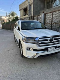 لاندكروز 18 للبيع وايت اديشن فول مواصفات ماشية 167 الف رقم بغداد بأسمي...