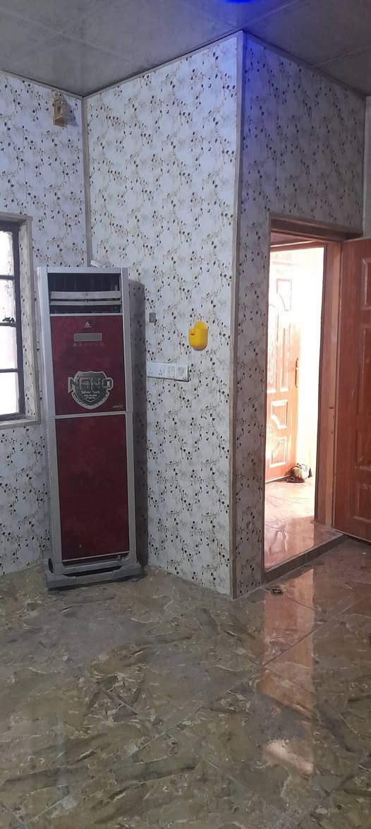 السلام عليكم بيت للايجار 90 متر خلفية مال عائلة صغيرة يتكون من 3 غرف الشعلة الغربي قريب عل علوة  بشارع البانزين خانة مال جيازنة اخر فرع على يسرة رابع بيت علشارع التبليط مقابيلة تشجير اني مكلف بالنشر اتصال على هاذ الرقم ***********       ‏‪***********‬‏
