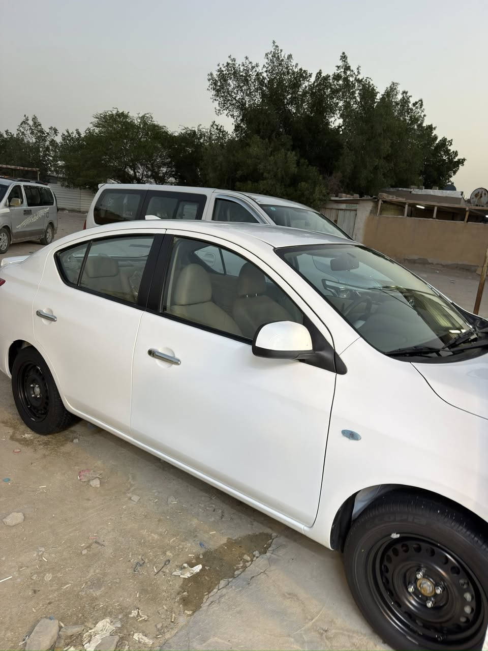 نيسان سني ٢٤ هندي السياره كفاله ماشيه٣٢العنًوان البصره الزبير سعره١٢٠ رقم الهاتف***********
