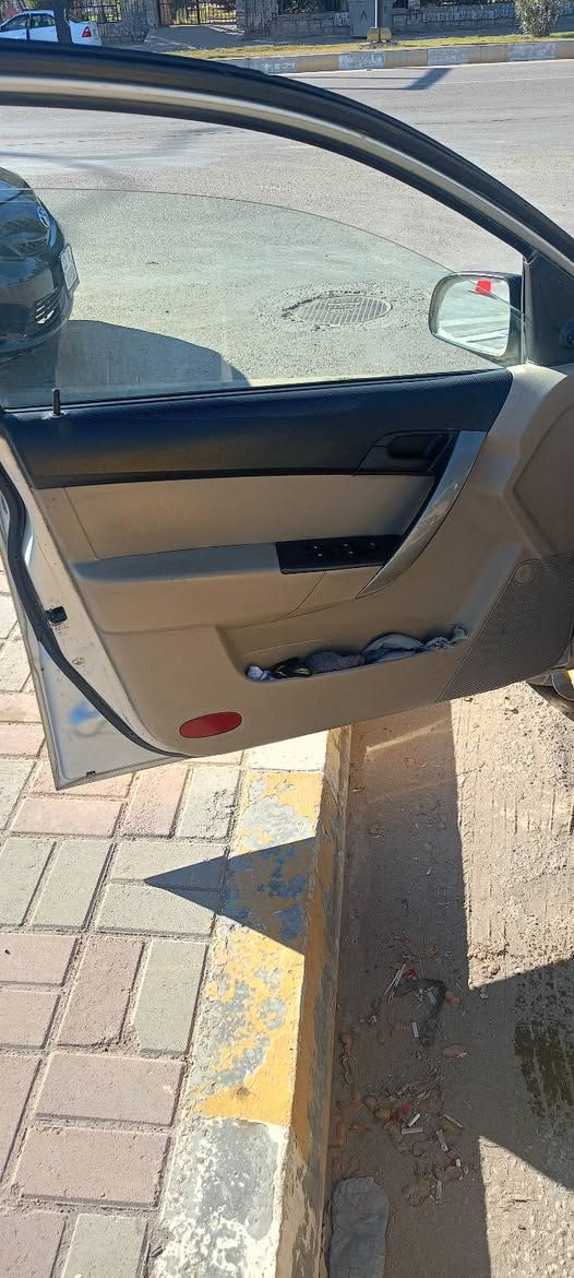 سلام عليكم أفيو خليجي.        2008 للبيع سيارة كير اتوماتيك محرك مسكر لا تنقيص ولا تبخير تبريد ثلج بيهة طخة جاملغ خلفي بدون دواخل سيارة رقم بغداد *********** سعر 45 وبيهة مجال بسيط  مكان فلوجة
