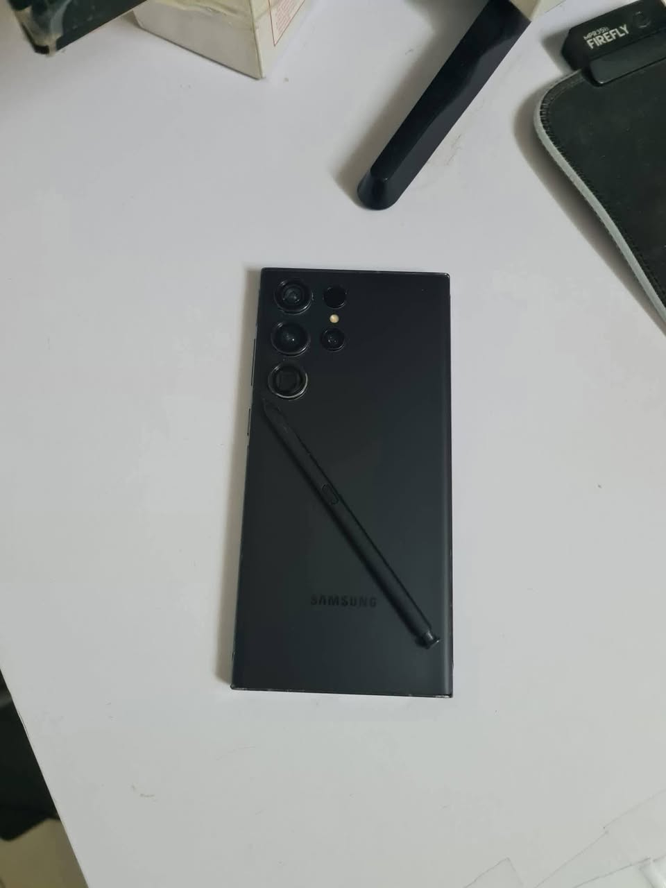 🖤Samsung S23 ultra🖤
ذاكره 256 
رام 8
جهاز جديد شرط 
بطاريه 5000
معالج سناب دراجون 💪 
شاشه سوبر اموليد بصمه بشاشه 
مواصفات الجهاز معروفه 
دبل سيم عربي بالكامل 
سعر 850 وبي مجال قليل
واتساب***********
