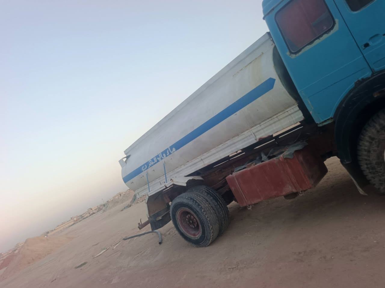 السلام عليكم
تانكي ابو ردين للبيع حموله 10
طن 
طول 5متر  حديد 4ملم 
مكاني نجف حي النداء 
***********
