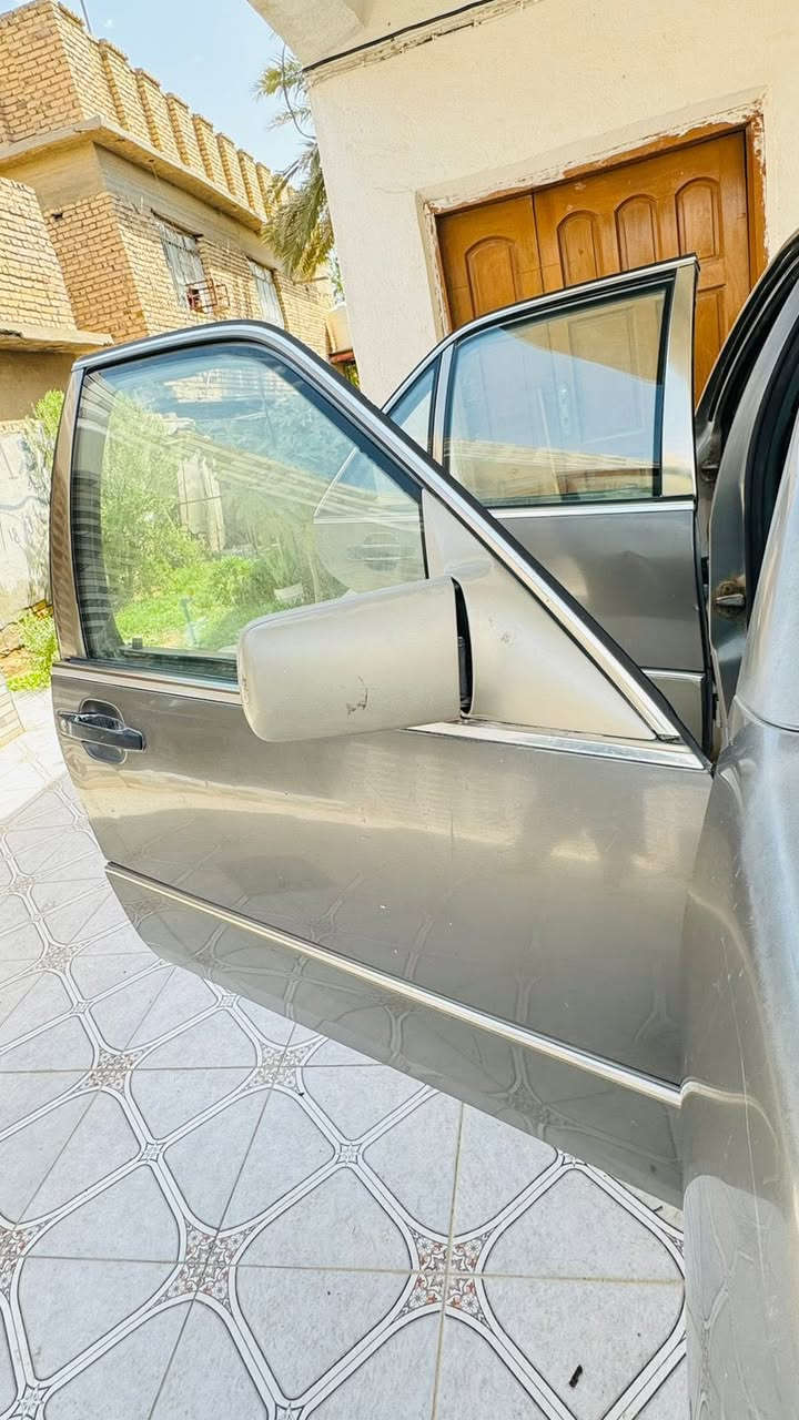 سلام عليكم للبيع مارسدس شبح موديل 92محرك بطه 3000 كهرباء شغاله بدون صبغ بدون حادث قواعد دبلات كله جديدد رقم بغداد ***********السعر 35وبيها مجال للشراي مكاني ناصريه
