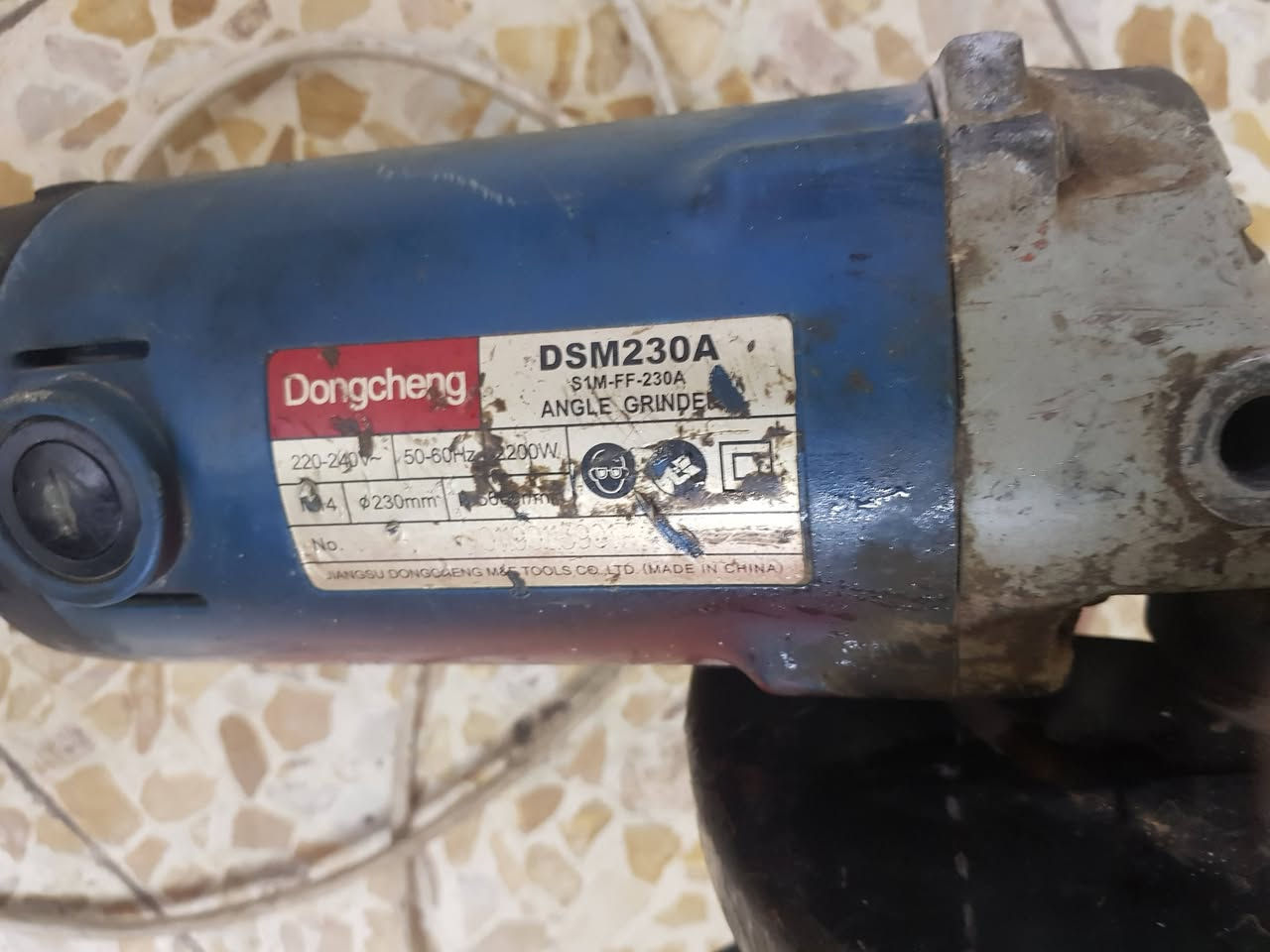 السلام عليكم اخوان كوسره كبير شغاله نضافه تامه للبيع ب ٥٠ الف
***********
