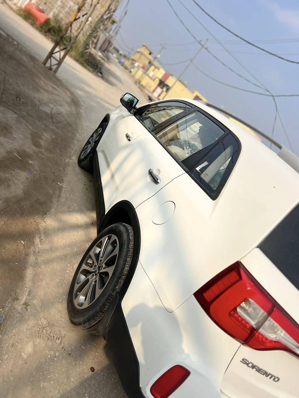 السلام عليكم (للبيع اوللمراوس ابسورنتو 20فقط
سورنتو موديل 15مكينه6  مواصفات فقط بدون فتحه كل المواصفات موجوده السياره بيها بارد قليل اباب السايق بدون صبع تعديل اوممبين اوشخط خفيف بلباب(ملاحضه اخوان السياره بسمي اومكفوله كفاله عامه  اونفس الصوره  ماخافي شي عليكم  (السعر 200ورقه اوبيها مجال)العنوان الشوملي***********)واتساب***********
