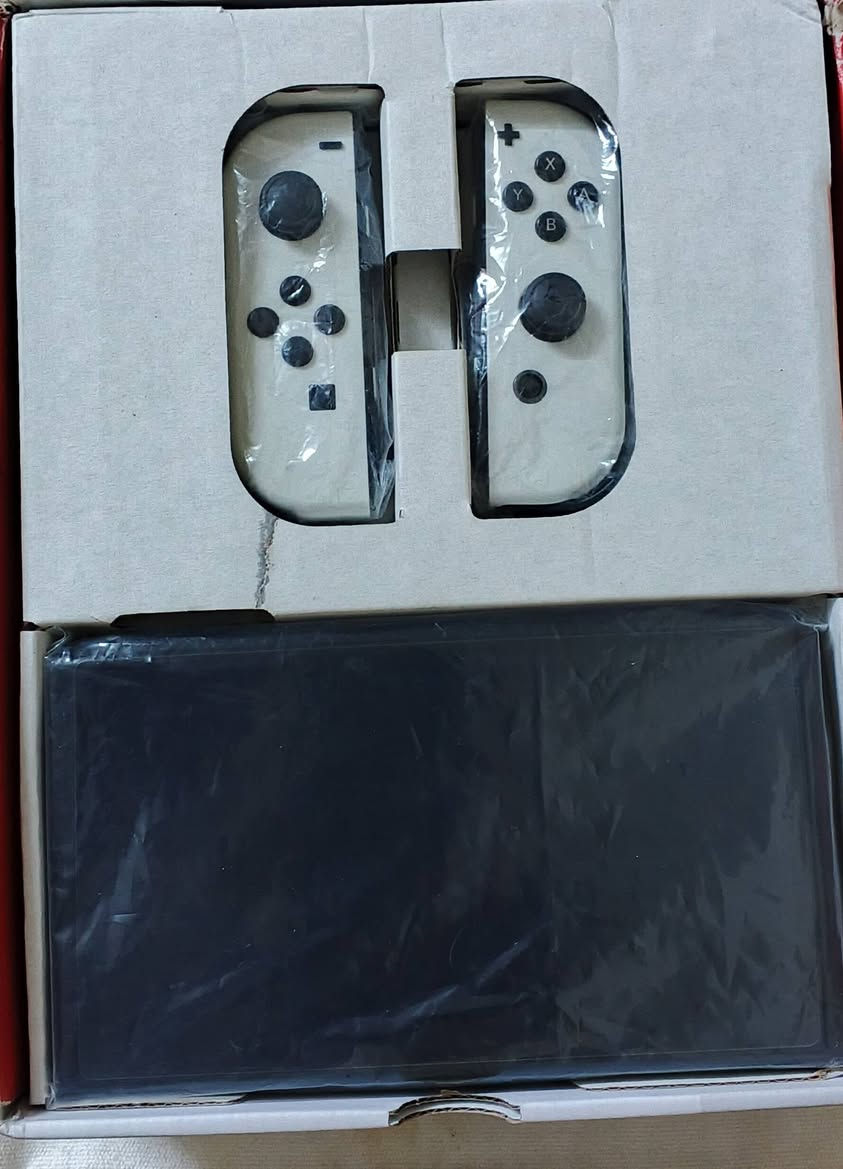 نينتندو سويتش اوليد مهكر قطعة نظامين اونلاين و اوفلاين اخر تحديث مع ذاكرة 1 تيرا بايت (1000) كيكا سان دسك اصلي مليء بالالعاب (١٥٣) لعبة وهناك مساحة باقية مع كافة الملحقات الاصلية للجهاز بدون نقص  
نظافة ممتازة جدا بدون خدوش مع لاصق شاشة ومكفول من كافة المشاكل والاعطال ١٠٠ بالمئة 
السعر ٤٥٠ الف 
توصيل بغداد ٥ الاف وباقي المحافظات ٦ الاف 
للتواصل ماسنجر او واتساب او الاتصال 
***********
