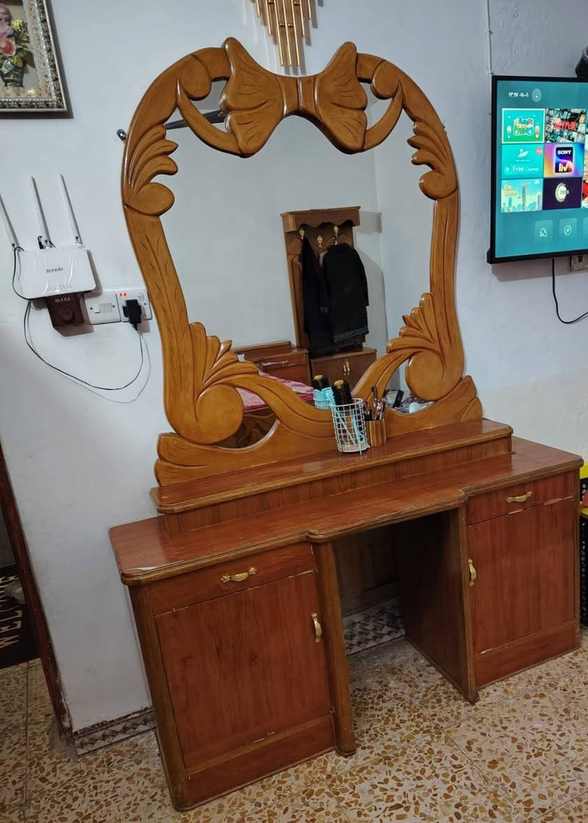 غرفه نوم صاج مستخدمه نضيفه الكنتور مغلف لاسق صاجي الجماليه نضيفه 350وبيها مجال قليل مكلف بالنشر التواصل ***********
