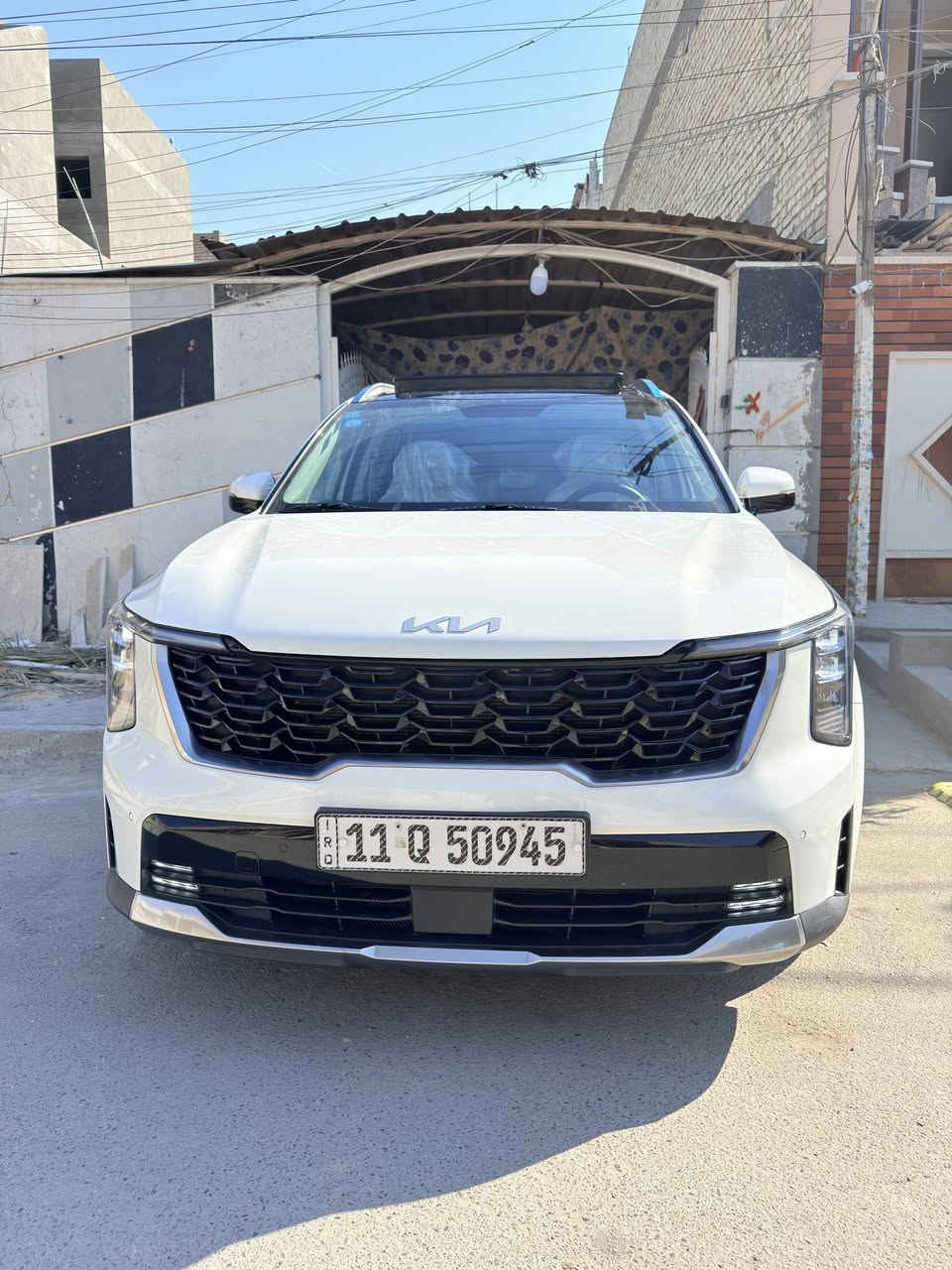 � للبيع كيا سورينتو2024 – 6 سلندر فل مواصفات 🚘
السياره ماشيه 17الف 
🔹 الموديل: 2024
🔹 المحرك: 6 سلندر V6 – 3.5 لتر
🔹 القوة: حوالي 270 حصان
🔹 القير: أوتوماتيك 8 سرعات
🔹 عدد المقاعد: 7 ركاب
بردات خلفيه 
كير ماوس 
✨ المواصفات:
 •فول مواصفات
 • شاشة كبيرة + نظام ملاحة
 • Apple CarPlay / Android Auto
 • كاميرات + حساسات أمامية وخلفية
 • نظام النقطة العمياء + الحفاظ على المسار
 • مثبت سرعة ذكي
 • مقاعد جلد كهرباء
 • فتحة سقف بانوراما
 • تشغيل بصمة + دخول ذكي
 • إضاءة LED كاملة
 • جنوط رياضية

🛡 السلامة:

 • ABS – EBD
 • وسائد هوائية متعددة
 • تحكم بالثبات
  •السعر313 وبيهة مجال  💵 

ملاحظه بيهة بارد ب الباب الخلفي عله مد شبر فقط الباقي كفاله عامه
 
📍 الموقع: بغداد الاورفلي 

📞 للتواصل: ***********
