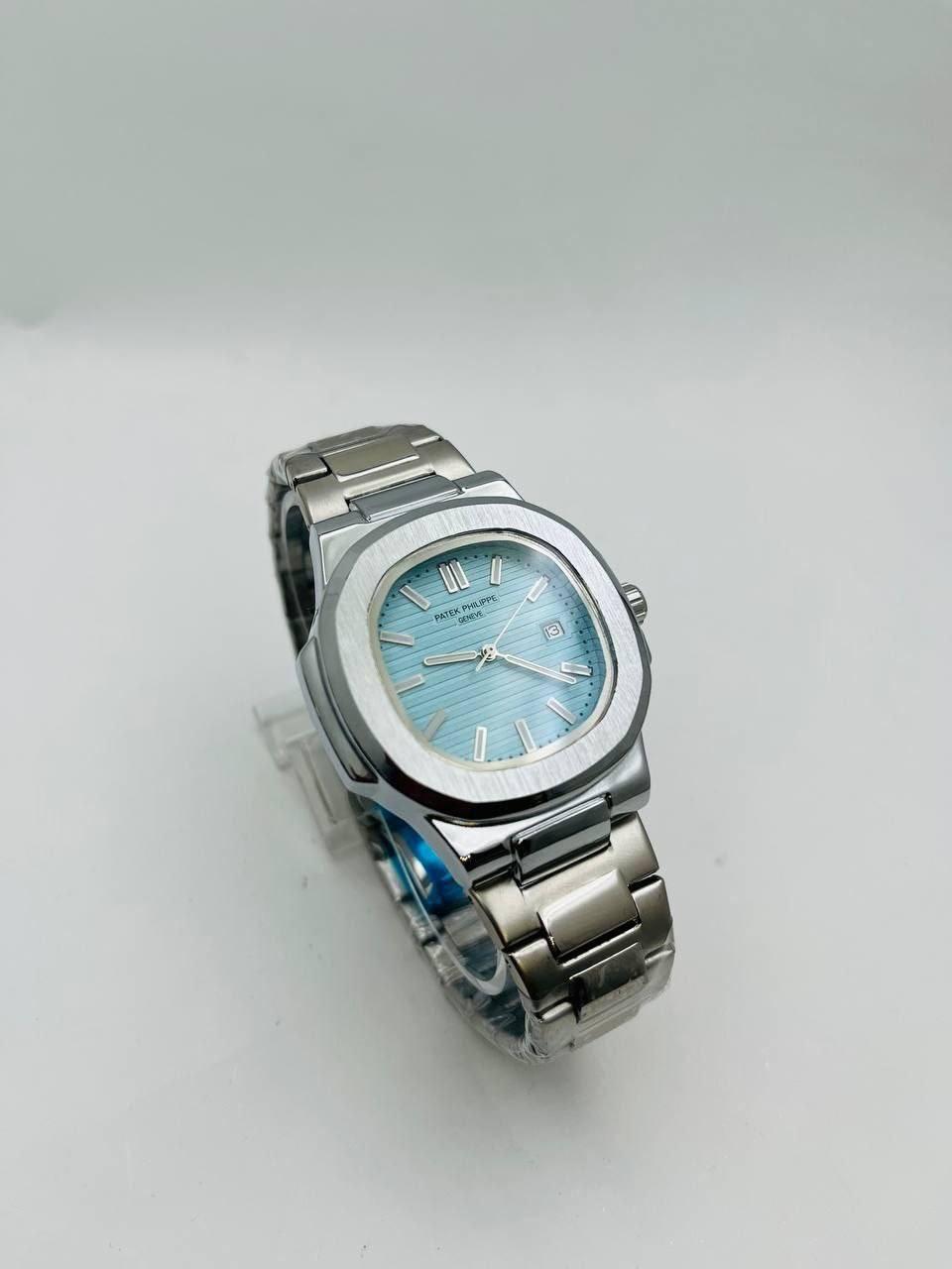 كوبي ماركة
PATEK PHLIPPE
ساعة باتك فليب⌚✅
سنتر على الستة شغال ✅
سير حديد  قفل شعار✅
سنل استيل✅
تقويم🗓️✅
عداد شهري🗓️✅
مقاومة للماء 3ATM💦✅
مكينة درجة اولى✅
طلاء ثابت🟠✅
ضد الصدى🔨✅
يوجد توصيل لكافة محافظات العراق
للتواصل معنا📲🚕


**إذا كنت صاحب هذا الإعلان وتريد حذفه لأي سبب، رجاءا أرسل رسالة إلى الدعم الفني**