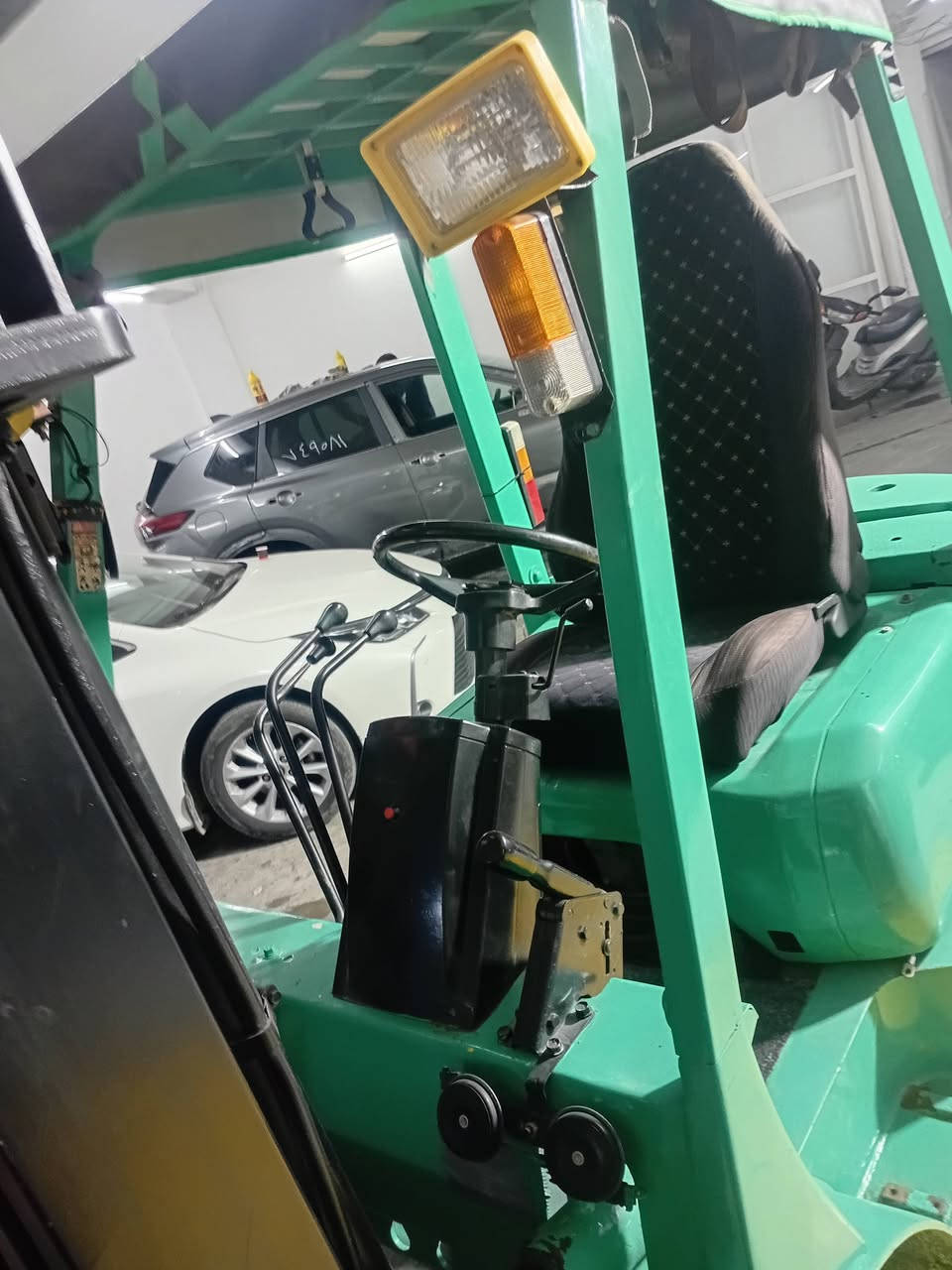 سلام عليكم .. رافعة متسوبيشي ياباني 3 حركات جب ناصي محرك وكير ممتاز و شغالة جاهزة  موديل 2002 بدون اوراق السعر 45 ورقة مكاني بغداد الكرادة  غير متواجد على الفيس واتساب فقط ***********
