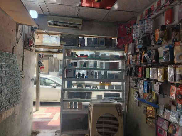 محل مبايلات كامل للبيع لعدم التفرغ الحيرة الشارع الطولي *********** واتساب
