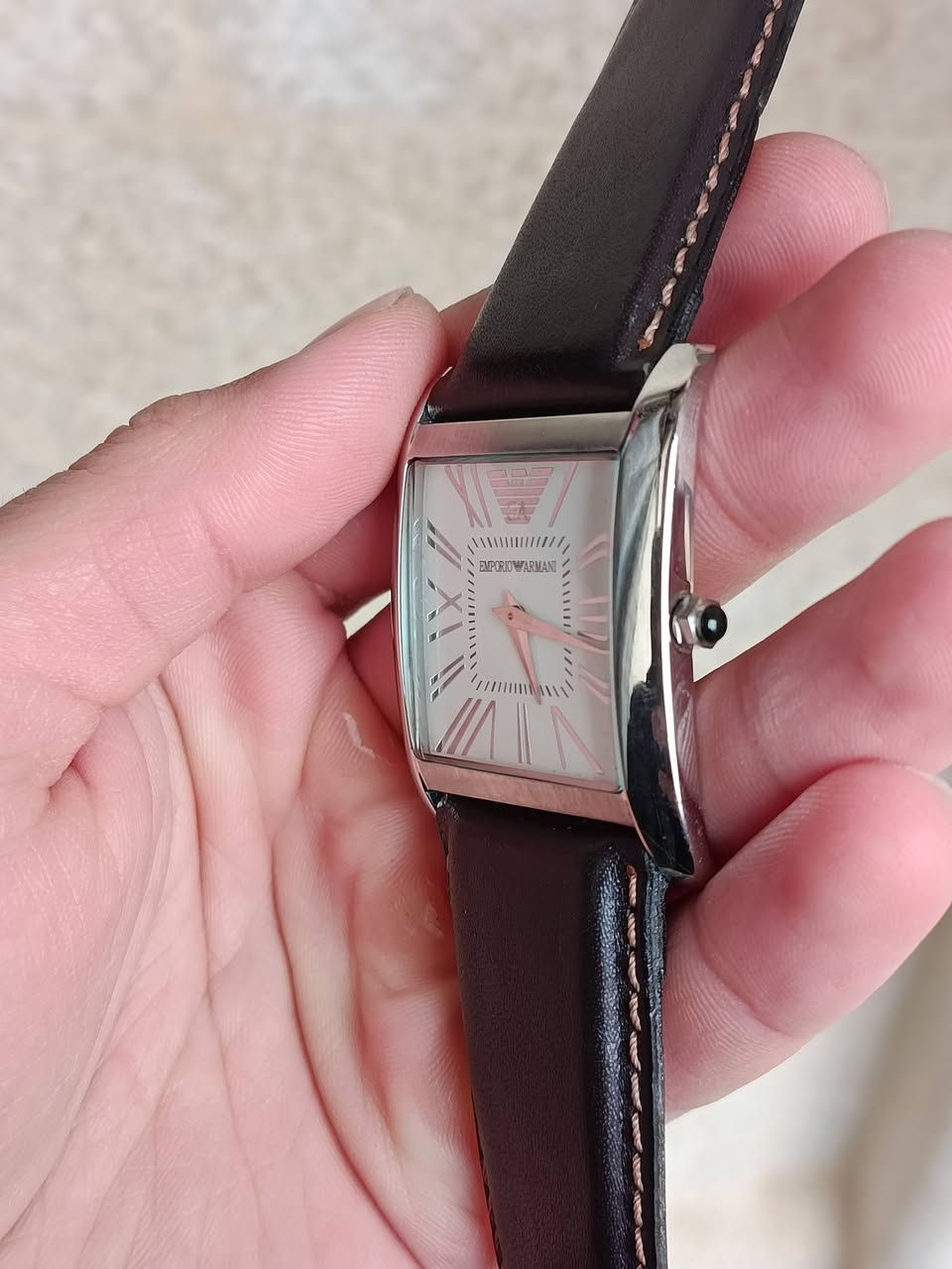 امبوريو ارماني مكنا يابانية 
الساعة بولاد بالكامل قياس 37
نظافة ممتازة وأداء تام


**إذا كنت صاحب هذا الإعلان وتريد حذفه لأي سبب، رجاءا أرسل رسالة إلى الدعم الفني**