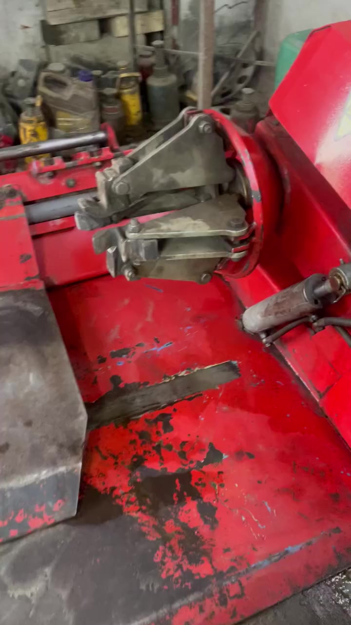 سلام عليكم خالعه أطارات كبار إيطاليه شغاله وعلى الفحص تجي تفحص بيدك السعر 30 ورقه وبيهاا مجال استفسار *********** مكان النجف الأشرف
