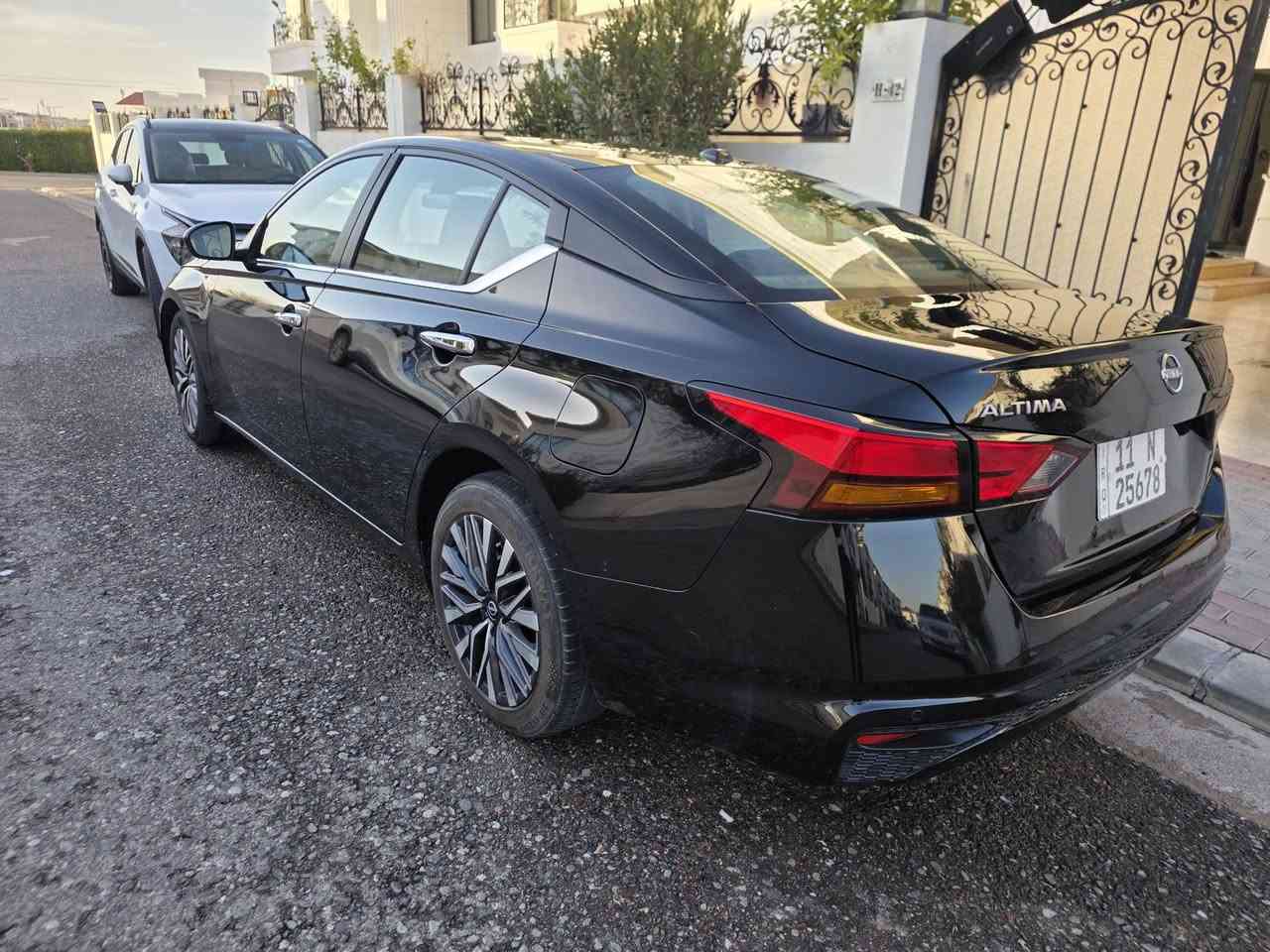 من رخصت الادمن .سيارتي نيسان التيما ٢٠٢٥ sv وارد امريكي .ماشيه ٣٤٠٠٠ كيلو متر .السنويه بأسمي تحويل مباشر.رادار امامي خلفي حساسات .وقوف ذاتي مفاجى. رادار يمين ويسار . انحدار عن خط المسار رادار . السياره بعدها جديده . حادث جاملغ اليمين مبدل وبيه لغد والبنيد بيه صبغ . السعر ١٣٥ ورقه وبيه مجال. مكان السياره فلوجه بغداد ***********
