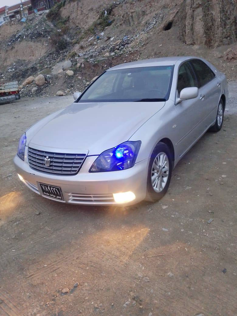 بەناوی خوای گەورە 

شاهینە بڕاوە 

مۆدێل 2006
بەسمە ڕەساسی 
دوو دوگمە 
سەقفی شووشەیە 
182
گێر و مەکینە بەشەرت 
تەقە و ڕەقەی بە شەرت 
یەک بست ساردی هەیە چەمەلەغی دواوە 
قرچێکی بچووکیش بێ ناو گرتن 
هەموو کارەبایاتی مەزبووتە 
گۆڕینەوە ناکەین 

شوێن سلێمانی 

نرخی ٤٣معامەلە

*********** السليمانية, العراق
