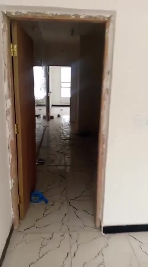 مشتمل طابق اول الإيجار مساحتهه ١٠٠ متر غرفة نوم أو صاله + مطبخ + خدمات موقعه بل دوره شارع المصافي زراعي العبيدي اجاره ٤٠٠   ***********
