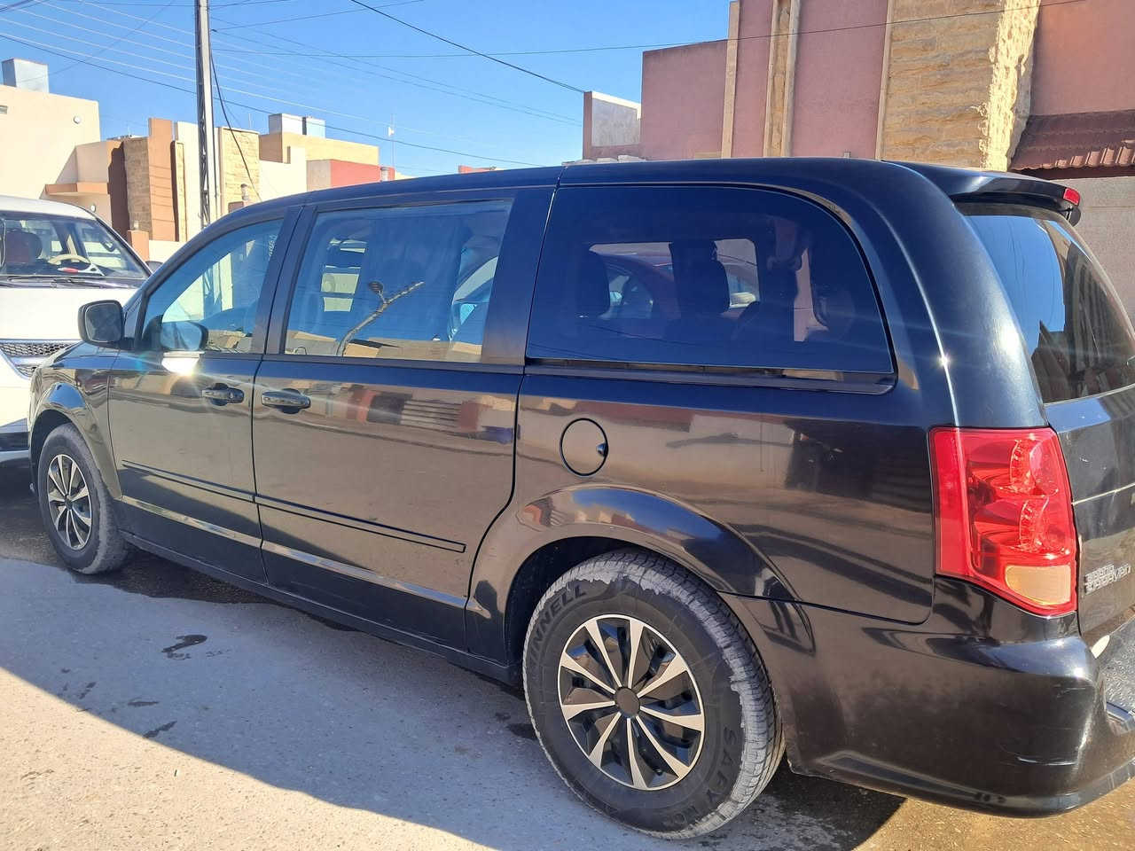 السلام عليكم
للبيع دوج كرفان ٢٠١١ رقم اربيل بدون ضرر  السعر 115 وبيها مجال
للاستفسار اكثر خاص او الاتصال ***********
