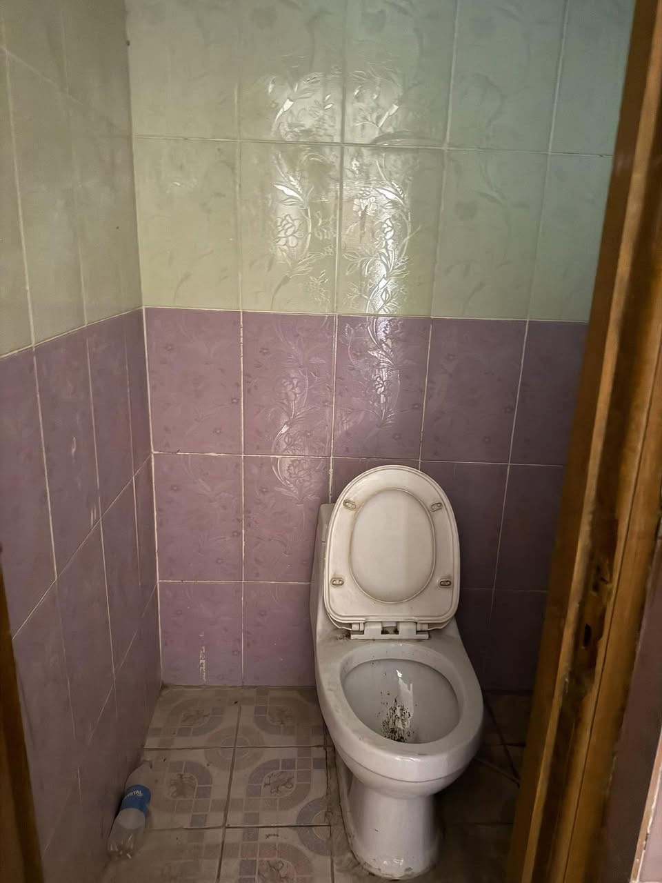 دار فـٓــــــارغ للأيجٓـــــــار مـــحـــاربيــــن قــــريب جــــدا من شـــارع 60  مقابيل #مجمع التاج #الطبي 
_________________
المساحـــــــة// 150م 

الواجهـــــــــة //  7.5م

النــــــــــــــزال // 20م 
_________________
🧱#الطابــــــــــــــق #الأرضـــــــــــــي 
غرفـــــــــــــة وصالــــــــــة وهـــــــــــول ومطـــــــبخ ومجـمــــــــع صحـــــــــــيات ومنــــــــــــــاور...

🧱#الطابــــــــــــــق #الثانــــــــــــــــي 
غرفـــــــتين نــــــــوم  ومــــجـــمـــع صــــحـــيات 
______________
 
______________

#مكتـــــــــب
                🏘️أمــــــــلاك بابــــــــل للعقـــــــار🏘️
#الكــــــــائن

☎️ *********** واتساب☎️‏‪0782 220 3665‬‏ واتساب
    شارع_الكرامة_قرب_الضريبة_مقابل_التخطيط_العمراني
        
_____________________________________________
