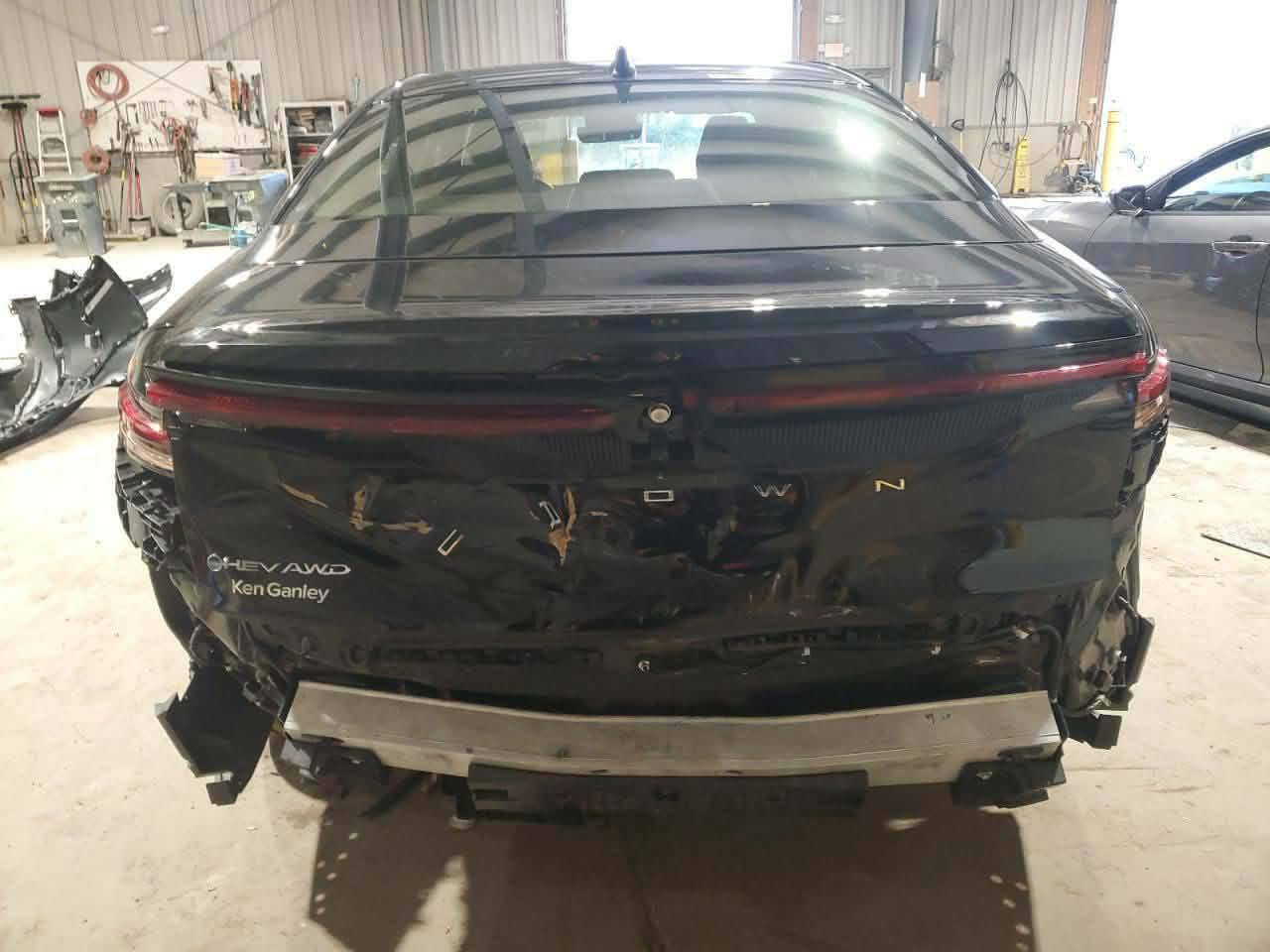 السلام عليكم ملكه للبيع موديل 2024 وارد أمريكي حادث صندوق الجنطة فقط ماشيه 67 رقم بغداد مكان السيارة كربلاء السعر 275 وبيها مجال 
للاستفسار *********** عين التمور, كربلاء
