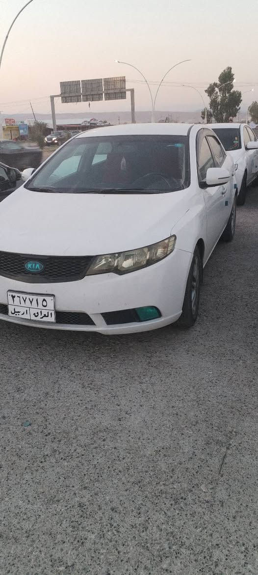 كيا سيراتو موديل ١٢ كير اتوماتيك سيارة بيها ٣ قطع صبخ بشرط بدون معجون بدون دواخل كير محرك بشرط تحويل وكاله بشرط سياره تبريد ثلج سياره حيل حلوه مال جناي جاهز مقدمه ٤٥ كل شهر ٣ سعر حسب انتفاق اي استفسار انتصل ع رقم *********** خاص مغلق اقصاد بس اهل موصل
