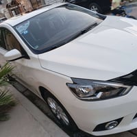 نيسان سينترا 2025 SV ضمان شركة السور  داخل بيجي مدوشمة سوداء  ( سبير ج...