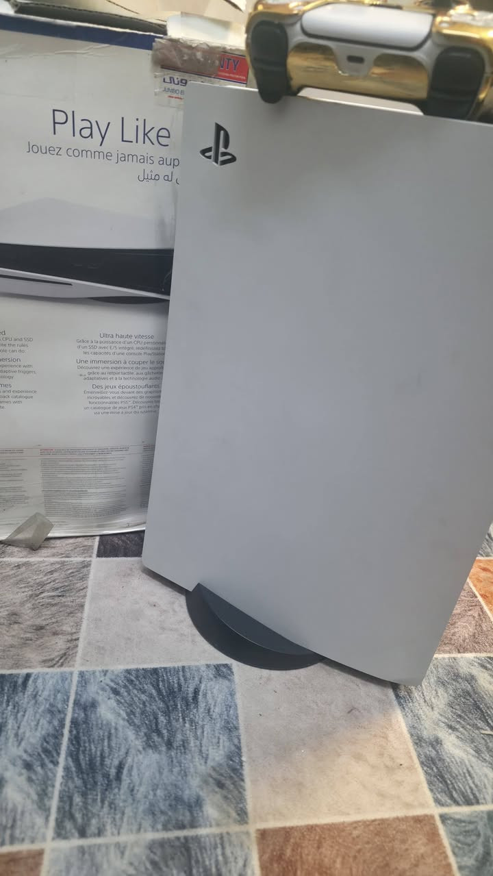 بلي 5 امريكي نضيف مع ملحقاته غير داخل تصليح ولا مفتوح السعر ٥٥٠ 
مكاني بغداد بسمايه للتوصل لاتصال *********** ملاحظه لايوجد خدمه توصيل
