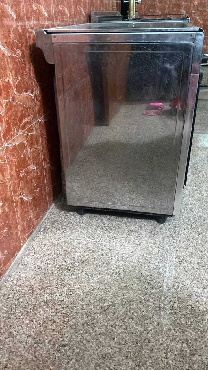 طباخ كريازي مصري بلادي استيل نضيف عال شركه 300وبي مجال كله عال شغل ***********
