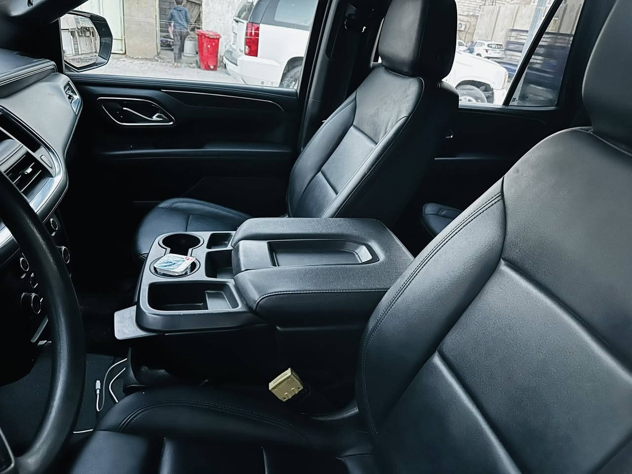 تاهو 2023 بوليسي (PPV) وارد أمريكي للبيع.
السلام عليكم 

المحرك: 8 سلندر 5.3L

القير: 10 سرعات.

المواصفات:

• بصمة تشغيل وتشغيل عن بعد.

• شاشة تدعم Apple CarPlay و Android Auto (وايرلس).

• كاميرا خلفية.

• الكراسي الامامية كهرباء.

• تبريد للمكيف قطعتين.

اربع بصمات 

نضام اقتصادي بصرف الوقود

بأسمي 

مواصفات نسخة PPV:

• بريكات Brembo.

• نظام تعليق أثقل من الفئات العادية

حادث خفيف 375 وبيها مجال 

***********
