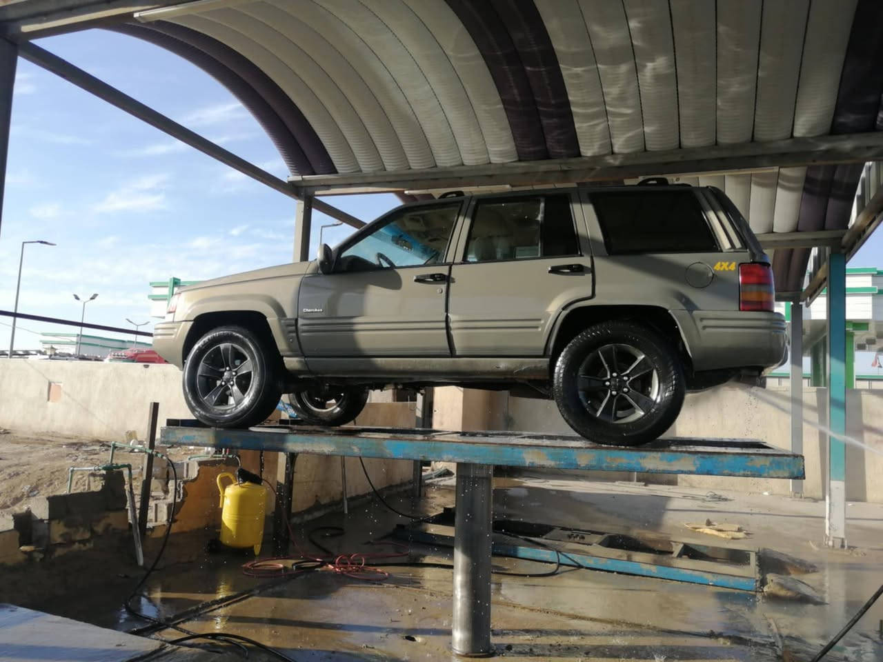 سلام عليكم خوان جيب شيركي مديل 96 محور فيفيتي 2500 مصبوغ جامليه لا خياس ولا معجون ولا ضربه مكفول رقم نينوى مشروع وطني عندي بيه وكاله عامه السعر 45 ورقه بيه مجال العنوان ذي قار الشطره رقم تلفون ***********
