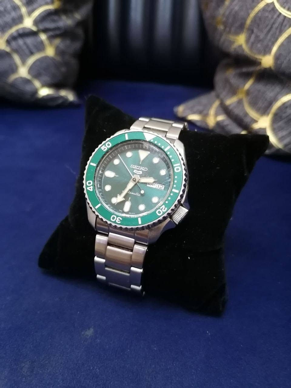 .. ساعة seiko للبيع . اجتني هديه قبل اسبوع بعدها جديده مالابسها ولا مره
مكان لا عظميه


**إذا كنت صاحب هذا الإعلان وتريد حذفه لأي سبب، رجاءا أرسل رسالة إلى الدعم الفني**