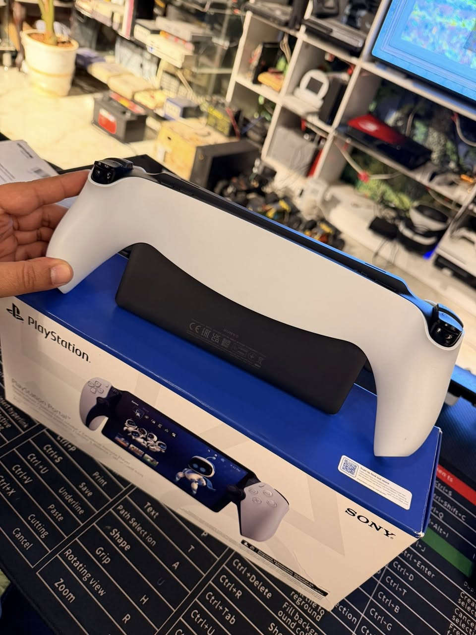 السلام عليكم جهاز بلي 5 بورتال استخدام كلش قليل زلغ مابي ب كارتون كامل ملحقاته يستخدم مع ال بلي5 او اشتراك شهري مكان بغداد سعر 220 بي مجال
للاتصال ***********
