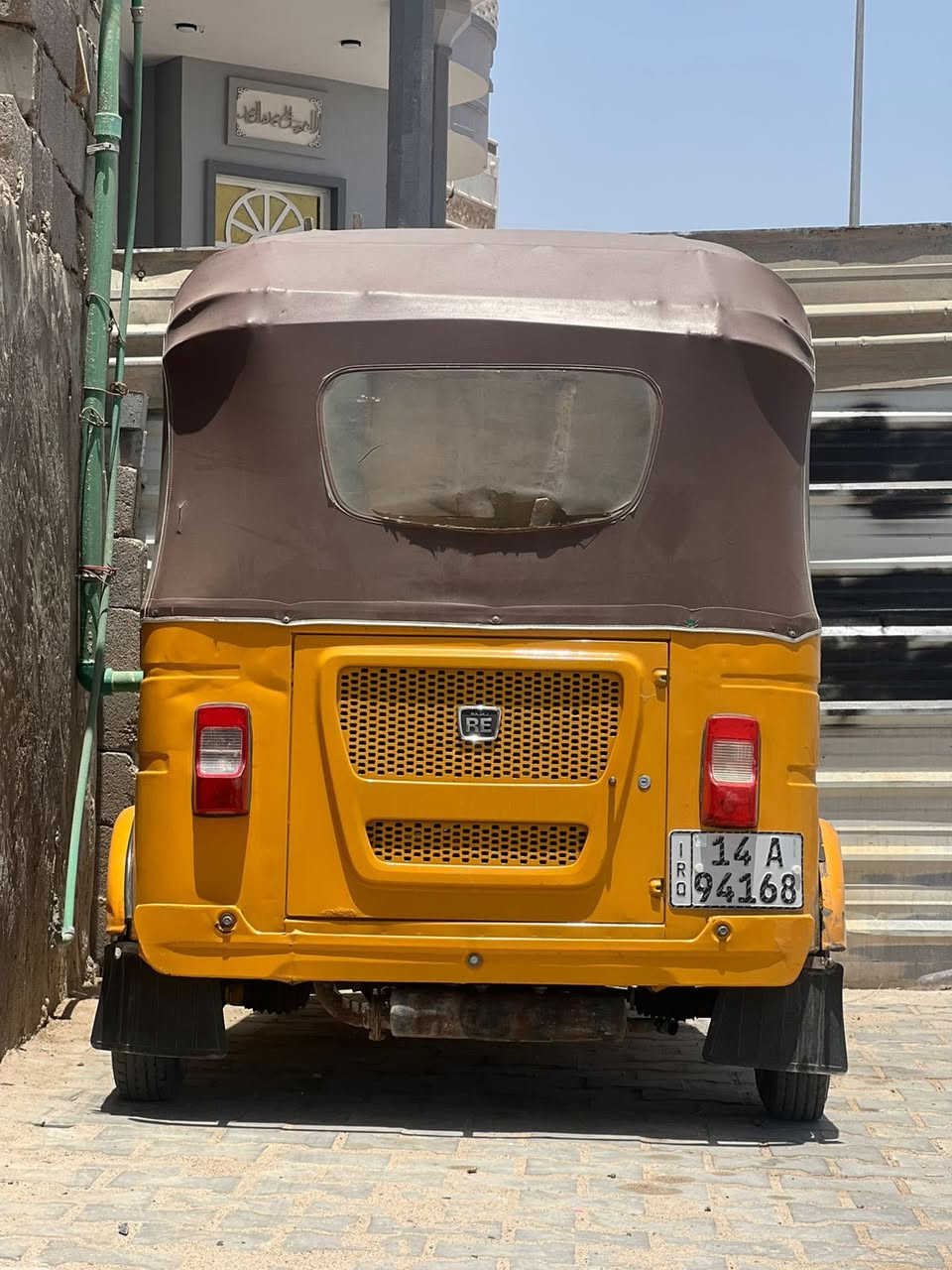 السلام وعليكم تكتك للبيع رقم وسنويه مديل 21 بيه بارد بلغد ومكينه مفتوحه التكتك جاهزه للشغل السعر 6 وربع وبيها مجال مكاني بصرة القديمة واتساب ***********
