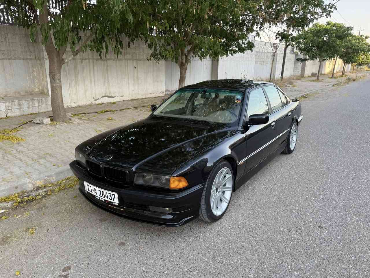 للبيع  1997 Bmw 728i مكفوله من الحادث  والنقص سيارة جاهزه
كير مكينه بالشرط
تبريد 
شرط التحويل سنويه جديده 
السيارة فول مواصفات 
سلايد جام 
ويل 19 تو سايز 
كشنات كهرباء 
السعر 82 بيهه مجال قليل 
***********

